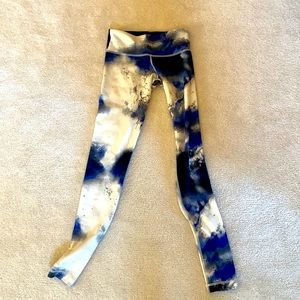 Lululemon size 4 leggings black white blue gray